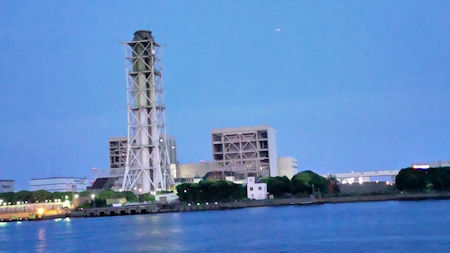 5/5　1854工場夜景-2　右側　東京電力扇島火力発電所