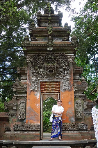 バリ様式の門