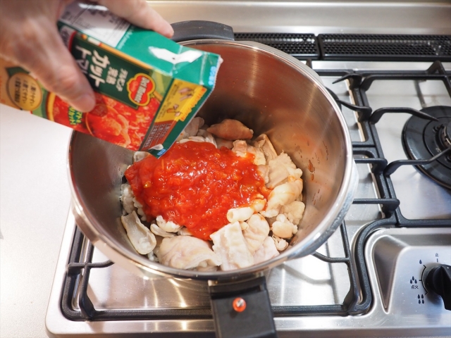トマト味噌もつ煮込み023_R