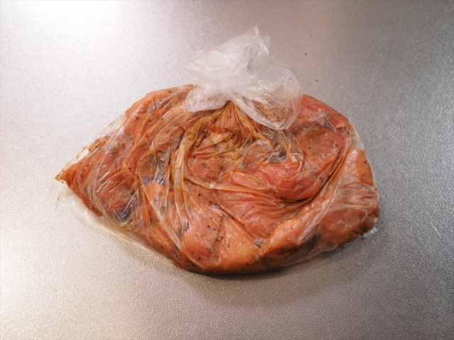 豚もも肉のサイコロステーキ010_R