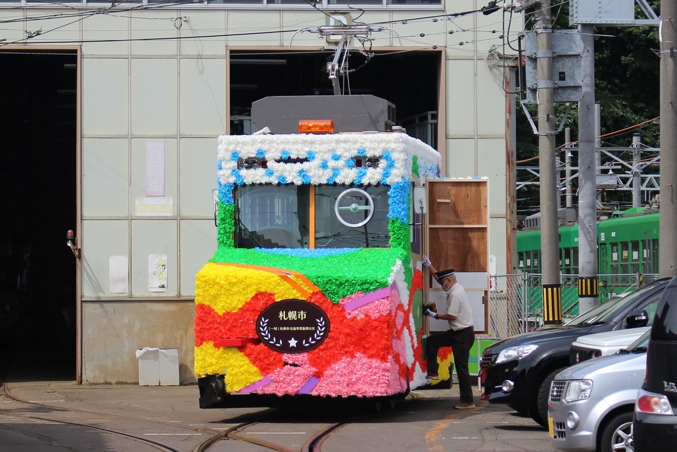 札幌市電・札幌市制100周年記念花電車a12