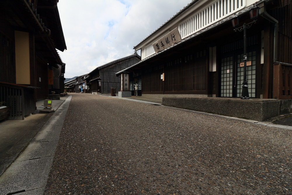 関宿の古い街並み  百五銀行　関支店の画像