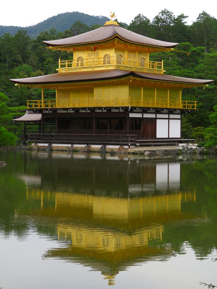 水面に映える金閣寺