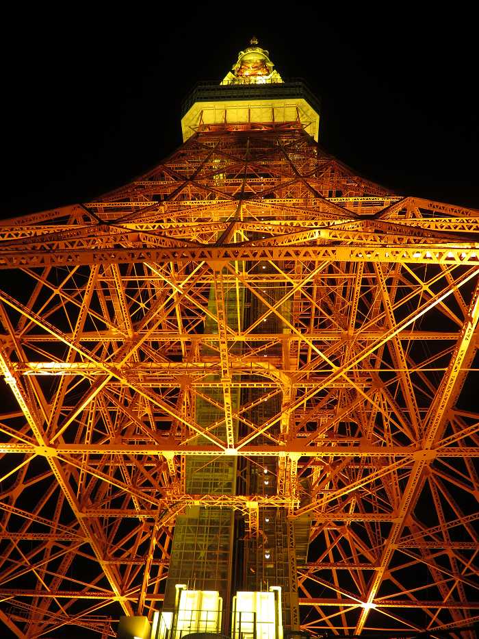 紅く輝く夜の東京タワー