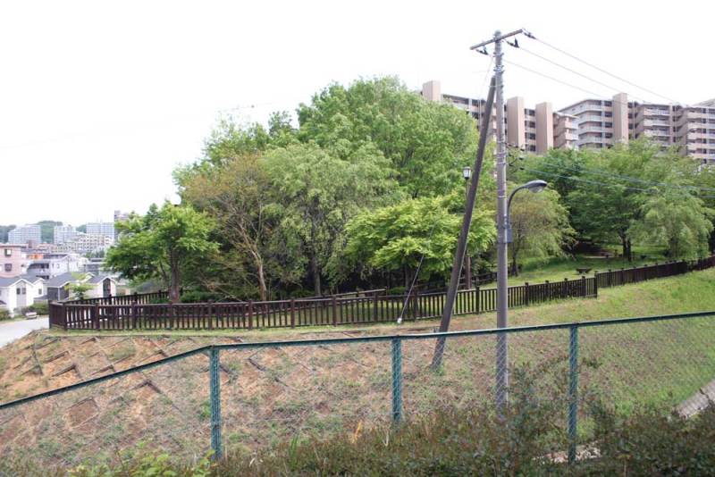 小田屋敷／富士見台公園の階段から見た松木台公園