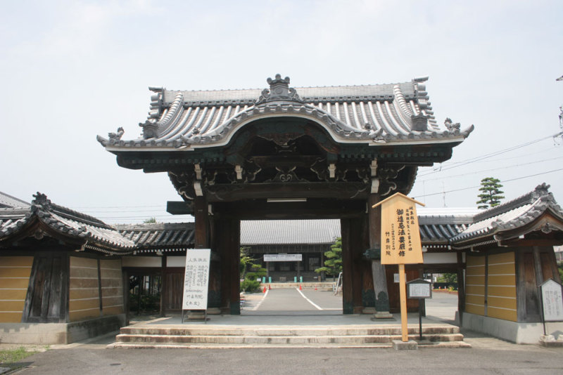 竹ヶ鼻城／②本覚寺の山門