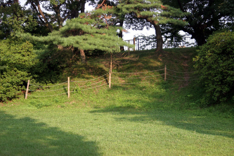 加納城／⑥本丸を囲む土塁