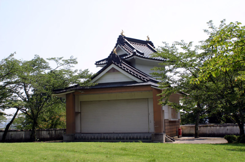 小倉山城／③模擬櫓の裏側