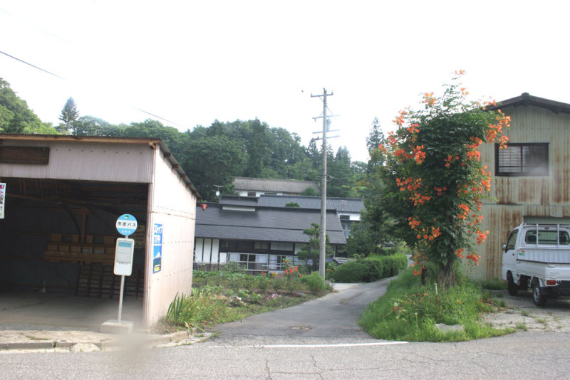 小松尾城／⑥登城口のバス停