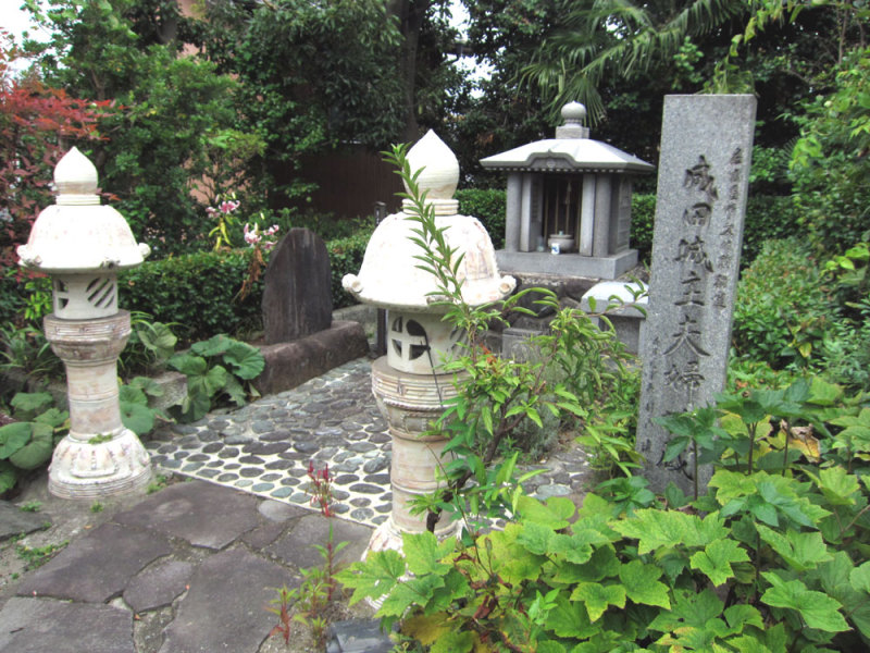 鳥栖城／②成田夫婦の墓