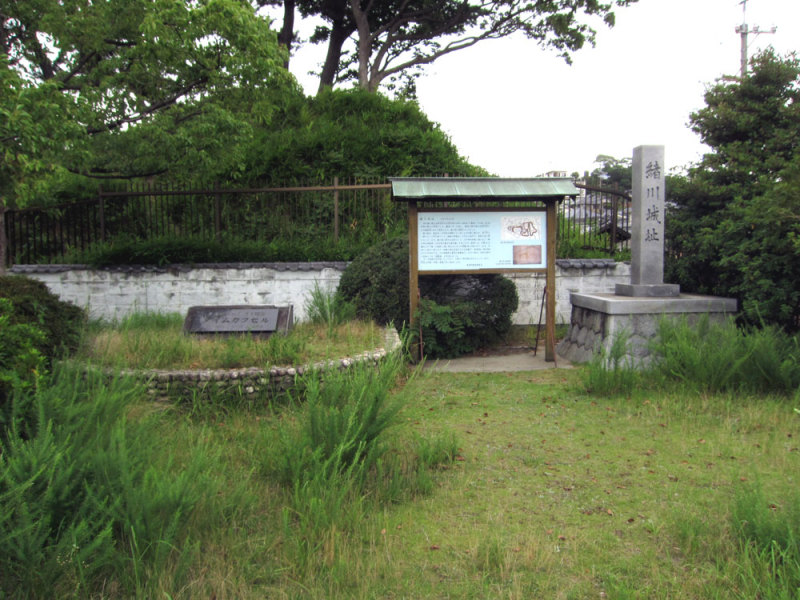 緒川城④城址碑と説明板