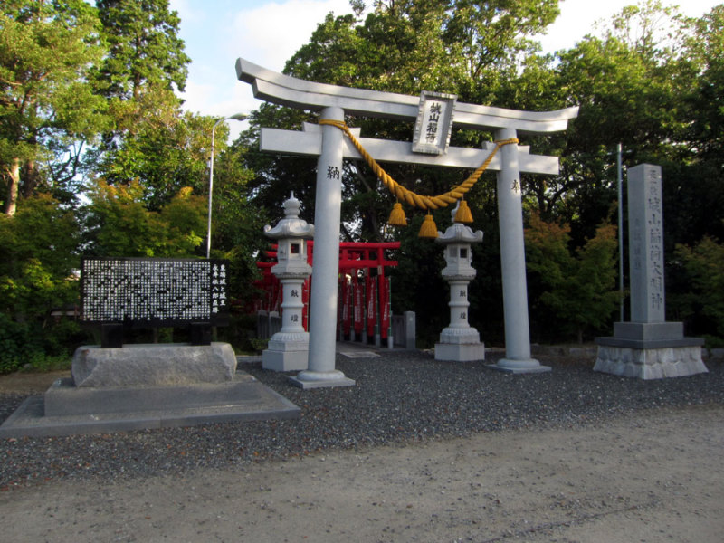 東端城①城山稲荷神社