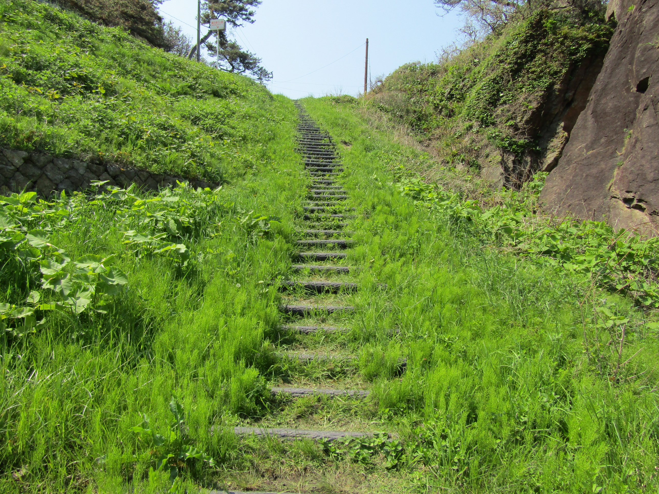 弁慶のはさみ岩への階段