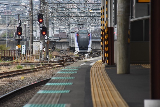 2022年4月24日撮影　岡谷駅にて　E353系　特急「信州1号」　発車