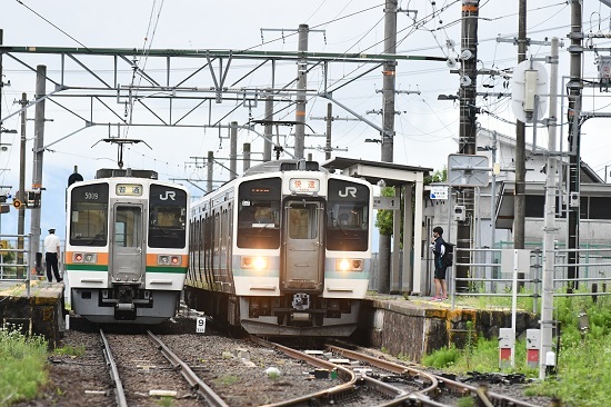 2022年7月17日撮影　飯田線は羽場駅にて　211系と213系の並び　1