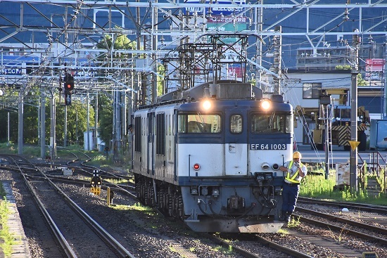 2022年7月23日撮影　南松本にて　篠ノ井線8087ﾚ　　EF64更新色重連　機回し4