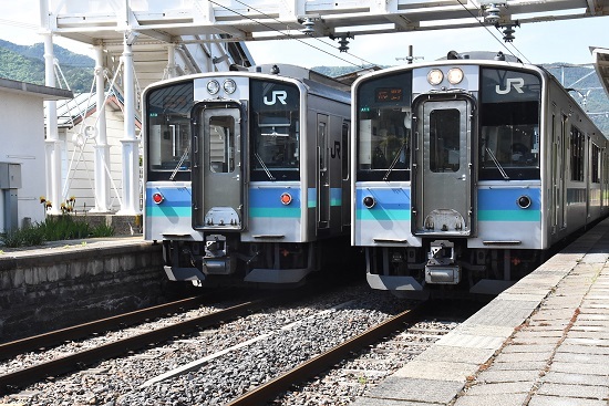 2022年5月22日運転　1495M　E127系　小野駅　160M　E127系　並び