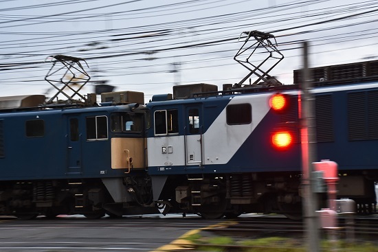 2022年8月6日撮影　南松本にて西線貨物6089ﾚ　EF64重連を流す　2