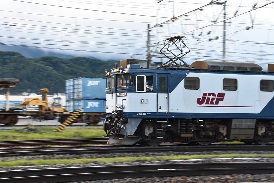 2022年8月13日撮影　南松本にて　篠ノ井線8087ﾚ　EF64-1017号機を流して-2