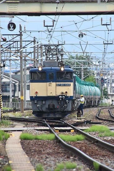 2022年6月11日撮影　南松本にて　西線貨物8084ﾚ　緑タキと連結中