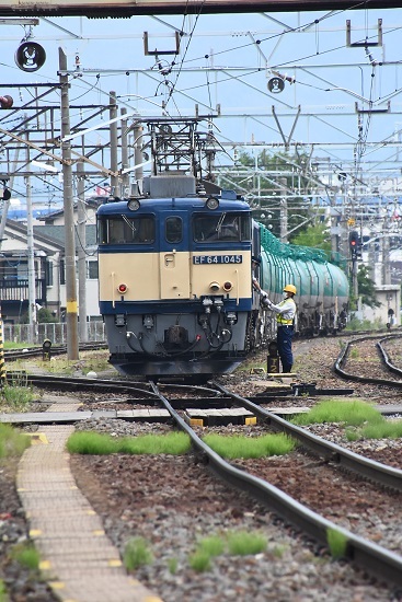 2022年6月11日撮影　南松本にて　西線貨物8084ﾚ　機回し終了　無線機の返却