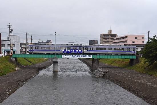 2022年6月12日撮影　アルピコ交通　上り　20100形　田川橋梁