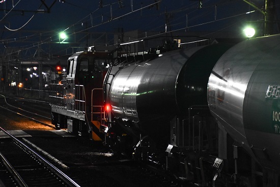 2021年11月20日撮影　南松本にて　東線貨物2081ﾚ　HD300発車
