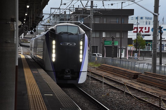 2022年4月24日撮影　岡谷駅にて　E353系　特急「信州1号」　入線