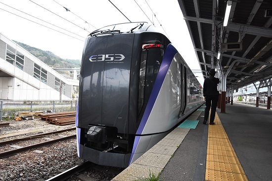 2022年4月24日撮影　岡谷駅にて　E353系　特急「信州1号」　到着