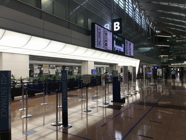 朝の羽田空港2.jpg