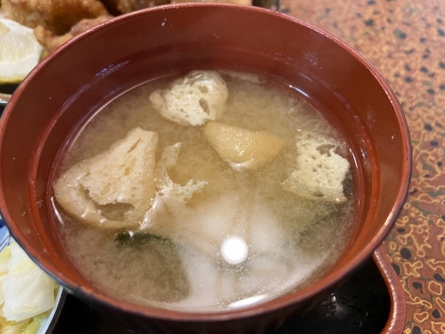 大阪屋　鶏の唐揚げ定食　味噌汁